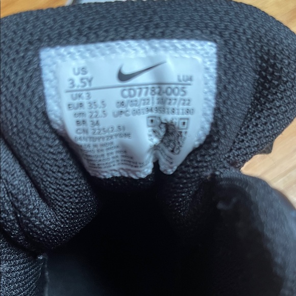 Nike Kids Sneakers - Black, White, and Pink - Picture 3 of 7